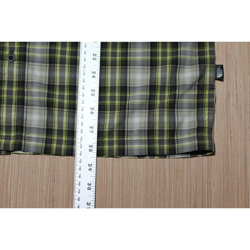 The North Face Button Up Hiking‎ Shirt Mens Size M Nylon Blend Plaid Gray Green
